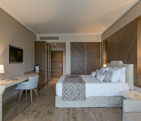 Deluxe Garden View Room bed, chair and amenities