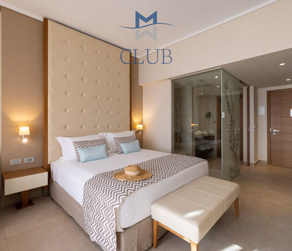 Club Sea View Private Pool bed and entrance